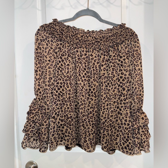 CeCe Animal Print Ruffle Top - Picture 3 of 4